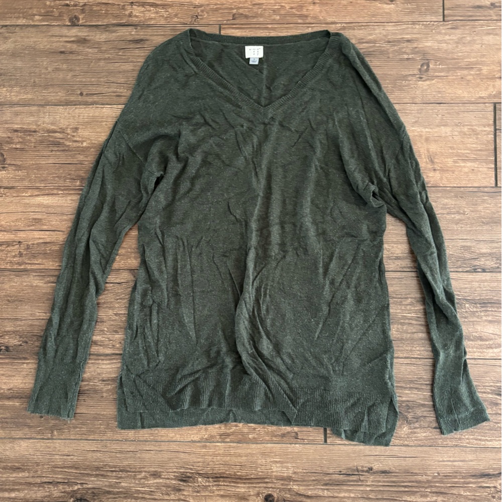A new day V-Neck Sweater L